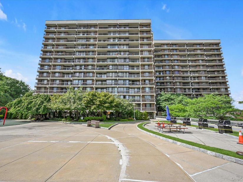 150-38 Union Turnpike 6F, Flushing NY 11367