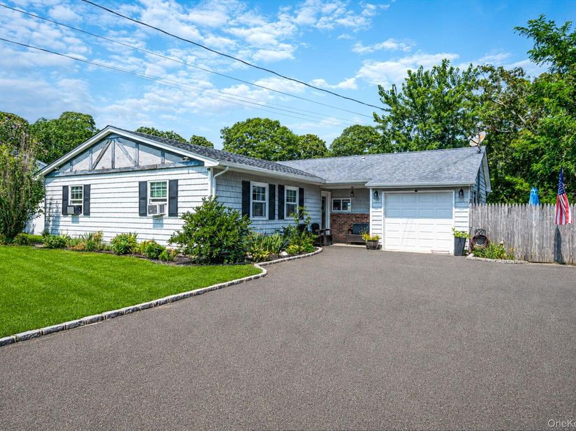 40 Elm Avenue, Flanders NY 11901