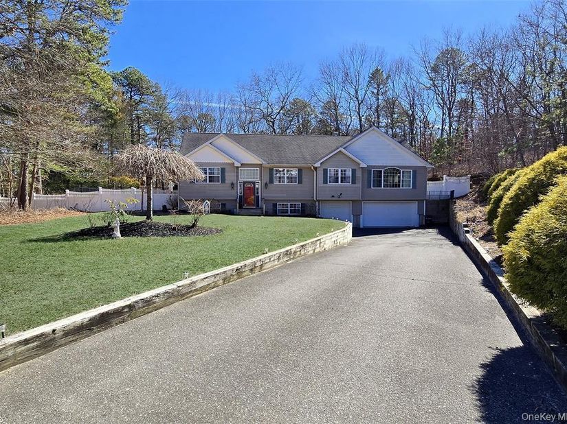 11 Doral Lane, Yaphank NY 11980