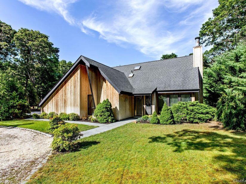 6 Strathmore Court, Remsenburg NY 11960