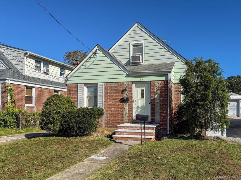 61 Mary Street, Valley Stream NY 11580