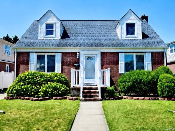 35 Rose Lane, New Hyde Park NY 11040