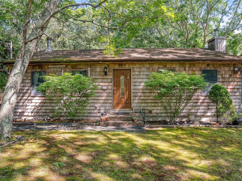 29 Boatheaders Lane N, East Hampton NY 11937