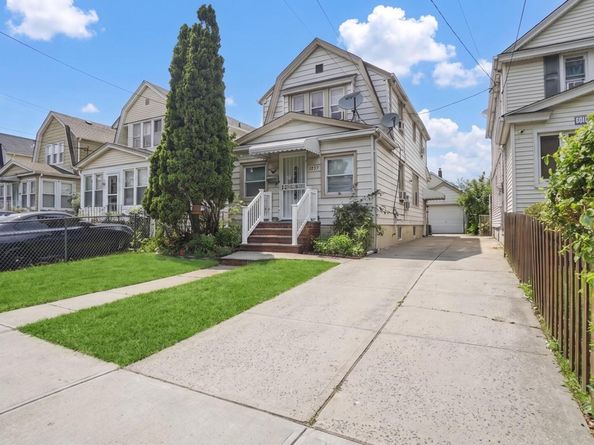 90-27 218 Place, Queens Village NY 11428