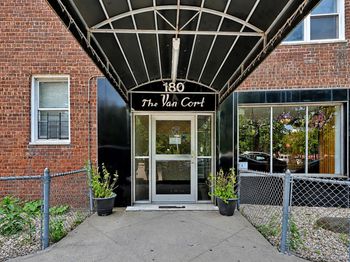 180 Van Cortlandt Park S