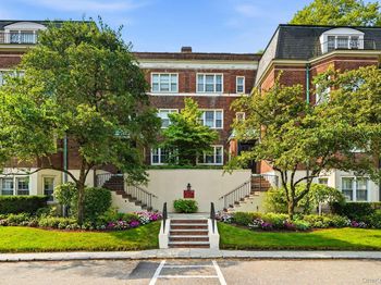 7 Chateaux Circle