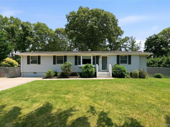 3 Herd Lane, East Setauket NY 11733