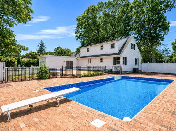 273 Cambon Avenue, Saint James NY 11780