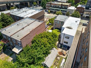 25-14 Crescent Street