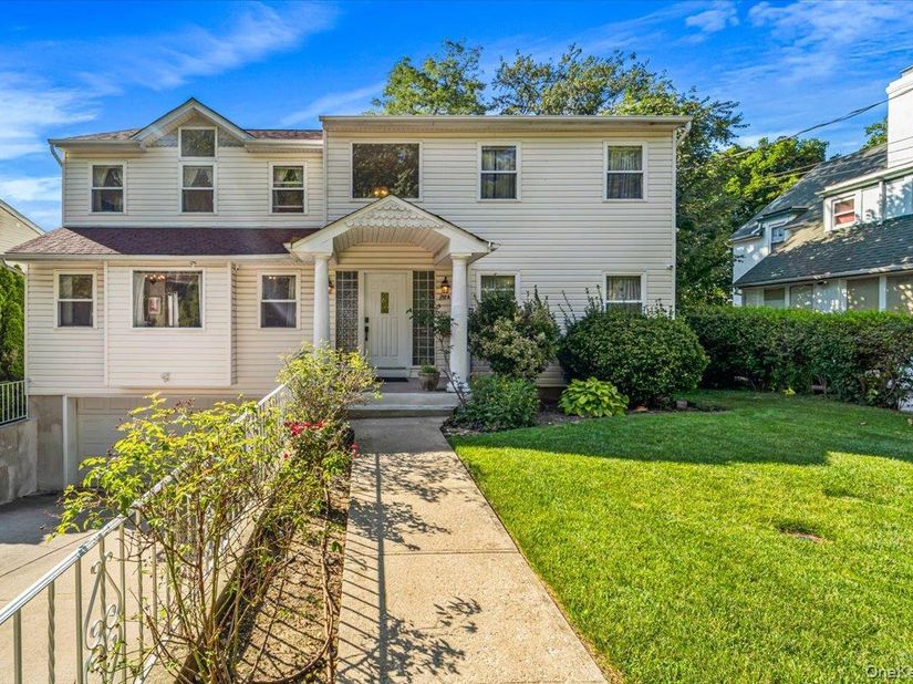 70 Manor Drive A, Great Neck NY 11020