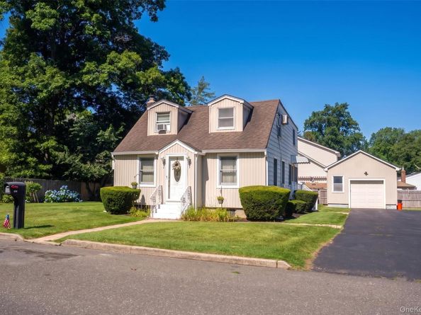 120 Aspen Road, Kings Park NY 11754