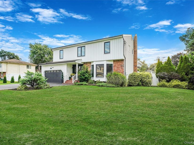 11 Susan Court, Deer Park NY 11729