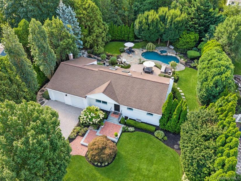 10 Magenta Lane, East Northport NY 11731
