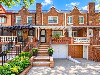 2454 E 18th Street