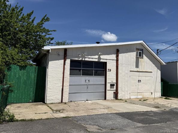 78 Auburn Street, Lindenhurst NY 11757