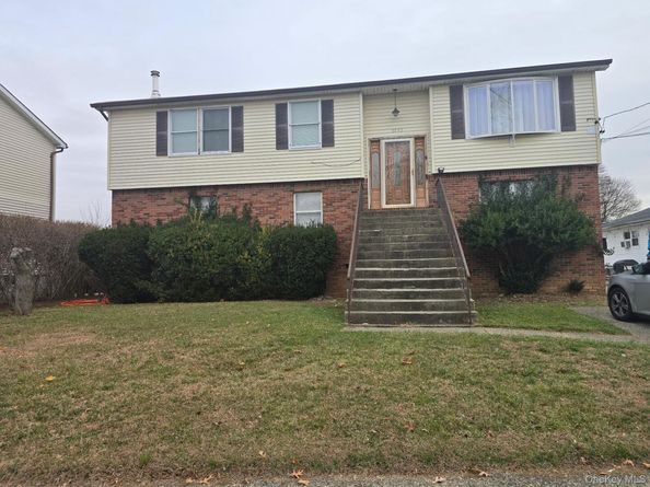 1095 Pinebrook Court, West Hempstead NY 11552