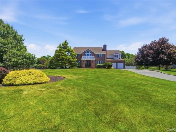 2 Mercedes Court, Patchogue NY 11772