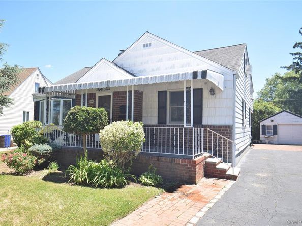54 Camden Place, New Hyde Park NY 11040