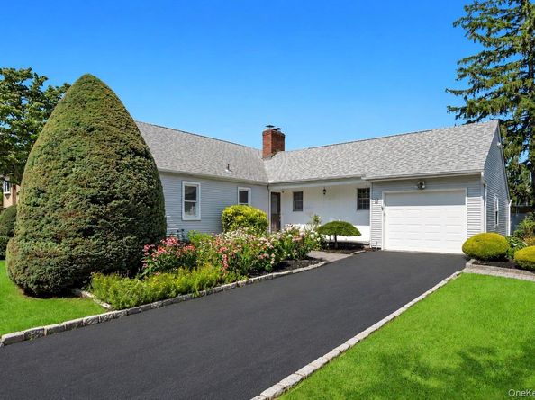 7 Albers Lane, Farmingdale NY 11735