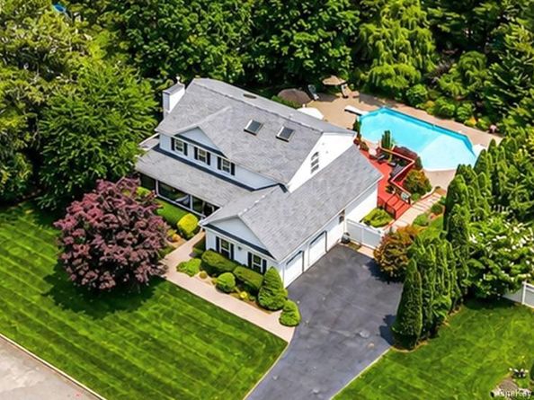 191 Natures Lane, Miller Place NY 11764
