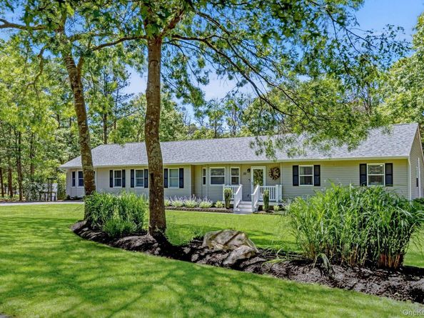 20 Charter Court, Manorville NY 11949