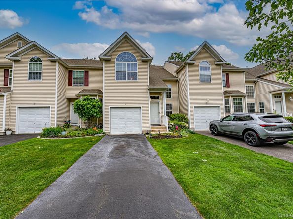 31 Cranberry Circle, Medford NY 11763