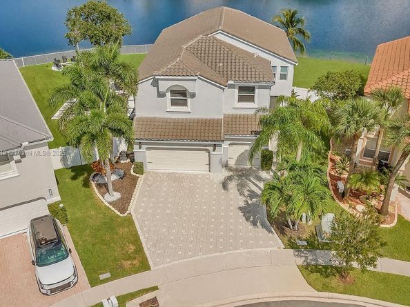 15697 NW 12th Pl, Pembroke Pines FL 33028