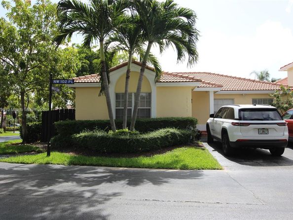 5717 NW 102nd Pl, Doral FL 33178