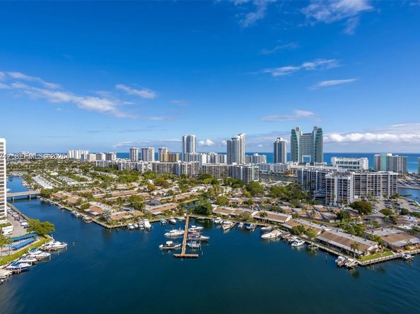 300 Three Islands Blvd PH3A, Hallandale Beach FL 33009