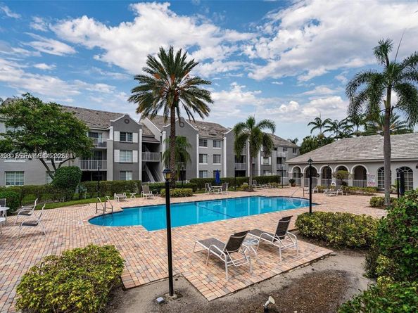 711 SW 111th Way 202, Pembroke Pines FL 33025