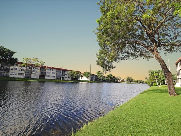 361 S Hollybrook Dr 102, Pembroke Pines FL 33025