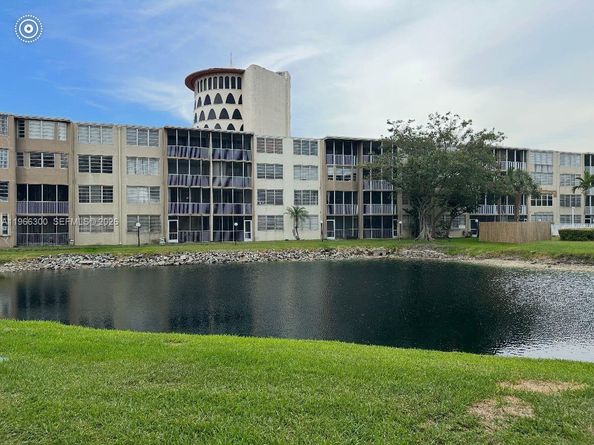 1700 NE 191st St 105, Miami FL 33179