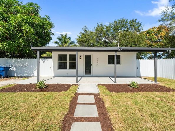 2285 NW 89th St, Miami FL 33147