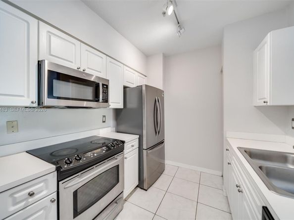 6831 SW 44th St 304, Miami FL 33155