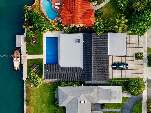 1560 Cleveland Rd, Miami Beach FL 33141