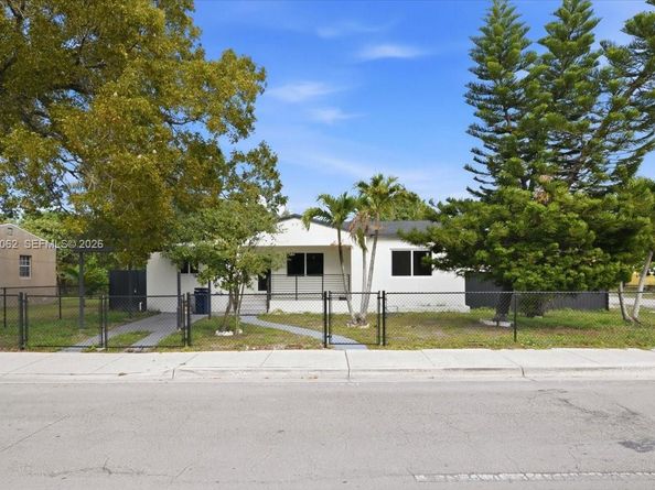 945 Sharazad Blvd, Opa-Locka FL 33054