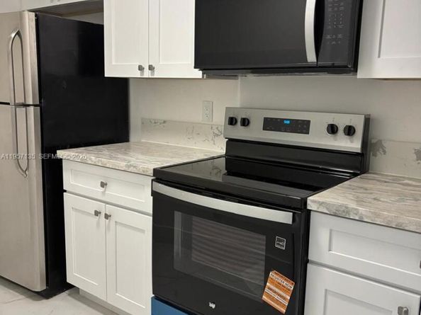 18840 NW 57th Ave 301, Hialeah FL 33015