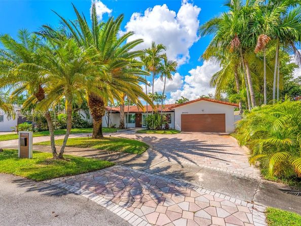 21000 NE 18th Ct, Miami FL 33179