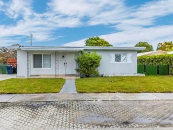 9435-9437 SW 39th St