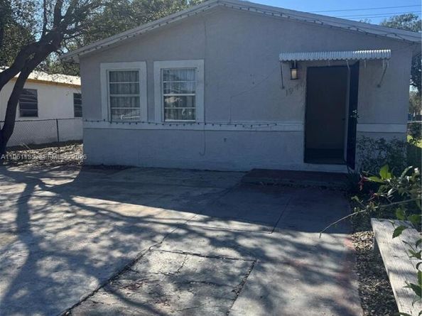 1940 NW 96th St, Miami FL 33147