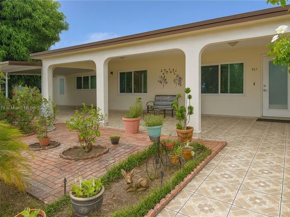 961 E 10th Pl, Hialeah FL 33010