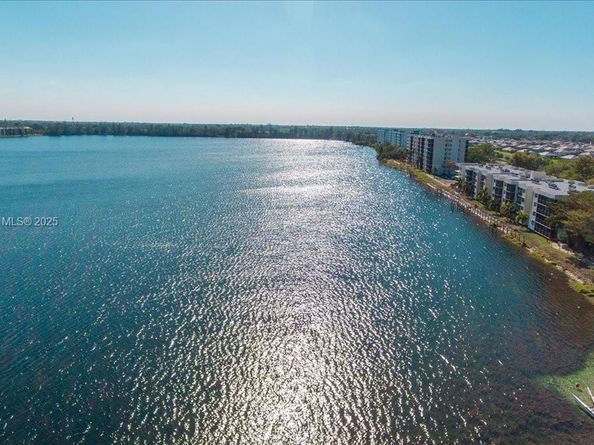 110 Lake Emerald Dr 403, Oakland Park FL 33309