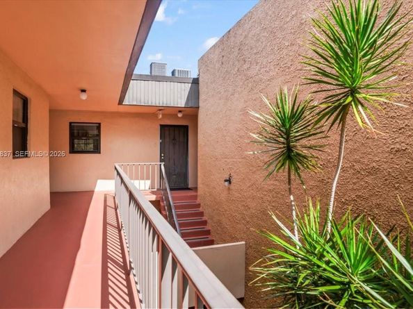 8851 N New River Canal Rd 16E, Plantation FL 33324