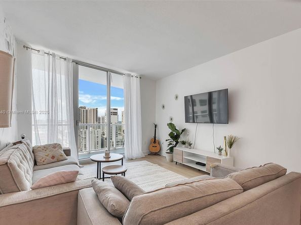 185 SW 7th St 2204, Miami FL 33130