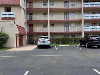 1045 Country Club Dr