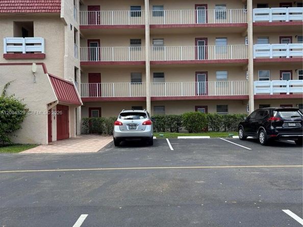 1045 Country Club Dr 307, Margate FL 33063