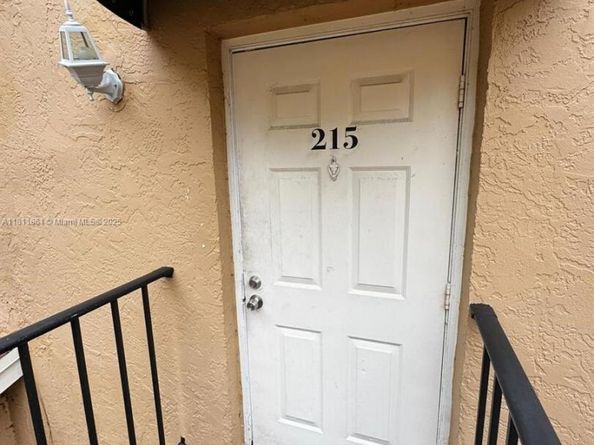 6023 10th Ave N 215, Green Acres FL 33463