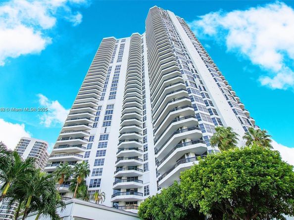 3500 Mystic Pointe Dr 3505, Aventura FL 33180
