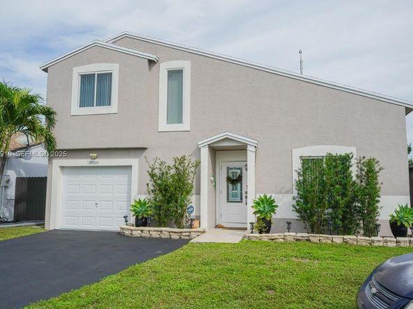 19907 NW 67th Ct, Hialeah FL 33015