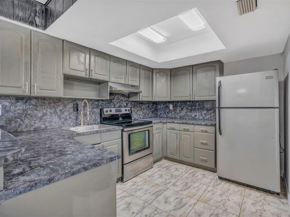 94 Pleasant Hill Ln, Tamarac FL 33319